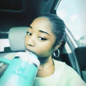 Meet your Posher, Sariah